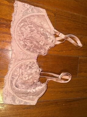 Delicate Lace Underwire Bra VS